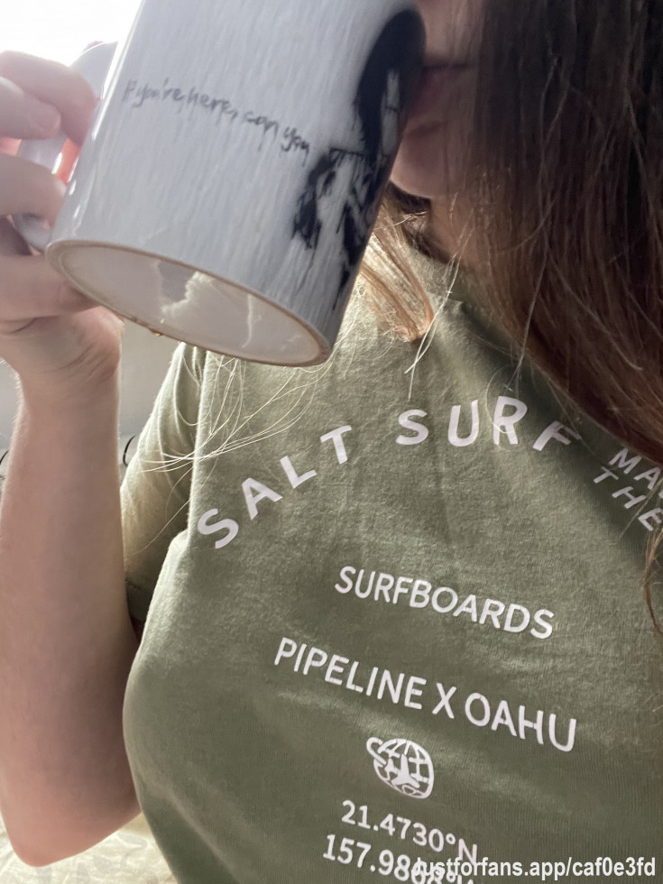 Is there something better than coffee that invigorates in the morning?
Of course there is , it's sexy body and muffled moans 🥵💕