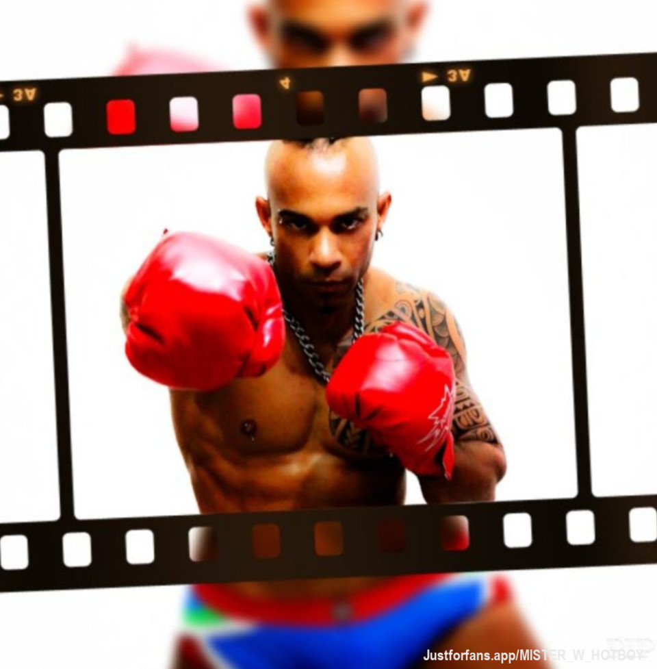 "Se tu miras una simples Hoja en el piso con la mirada de la fè, esta puede ser una linda pagina escrita por William Shakespeare"
  (Chico Xavier)

Buen dia / Good morning / Bonjour