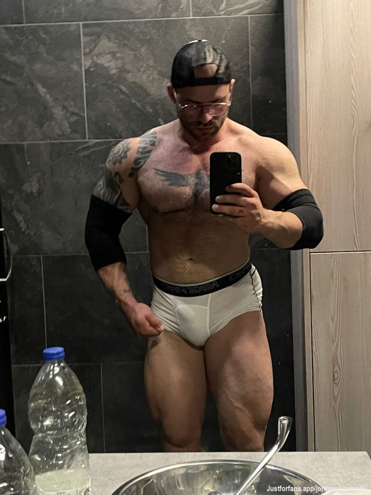 Bienvenid@s a mi nuevo JustForFans, disfrutad de mi contenido y sobre todo, pedidme por privado vuestras fantasias...