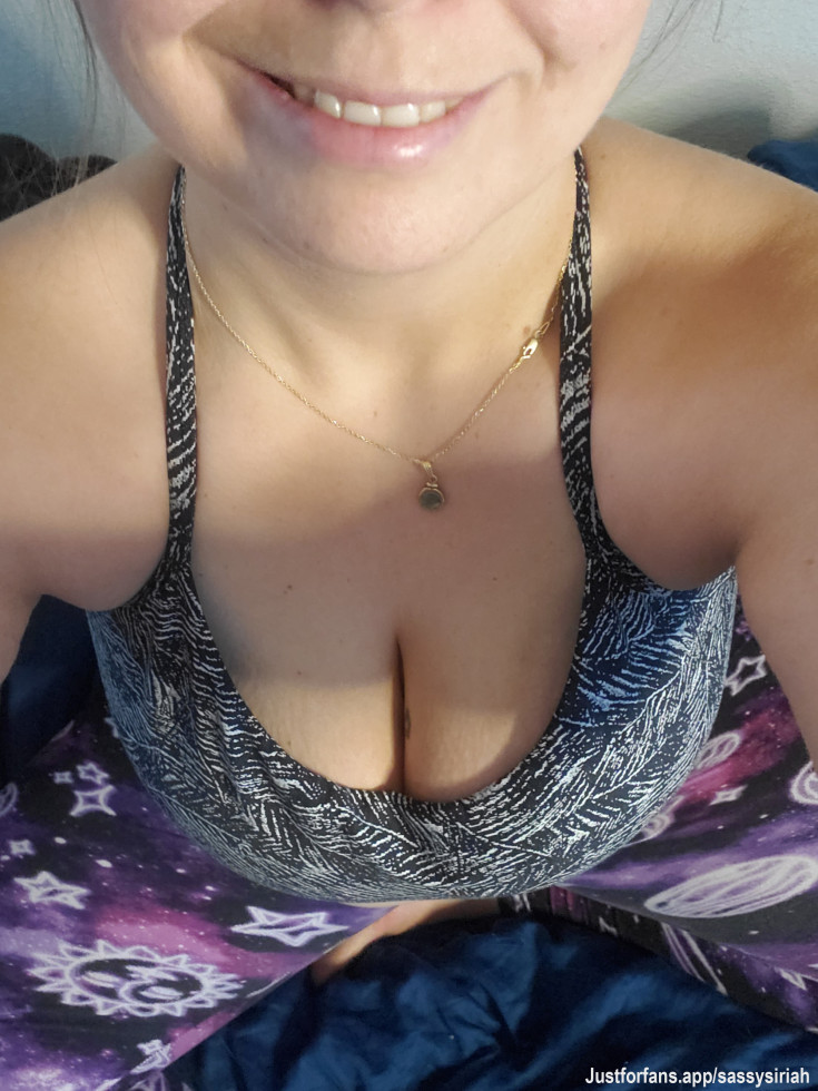 Hello my beautiful people! Thought Id make a post here about what you get when you subscribe here.Here will be full fetish videos  (including my face) 😘😉 and pictures. Subscribe❤️ I am happy to take custom requests! 
Siriah