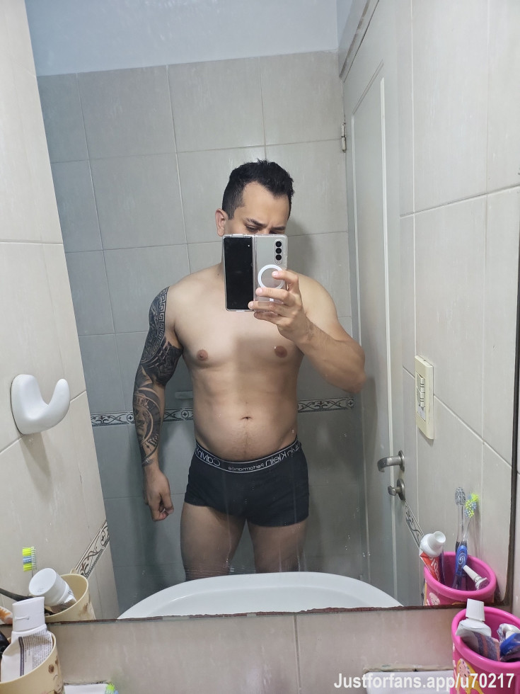 Hola, soy nuevo, seamos amigos y verás todos mis fotos y videos que vaya subiendo 😝