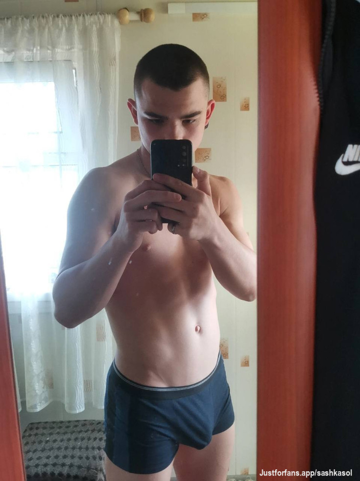 Hey everyone, my name is Sasha and I wonna share my usual life, I don’t speak English well
I’m 19 and I’m cool Russian guy