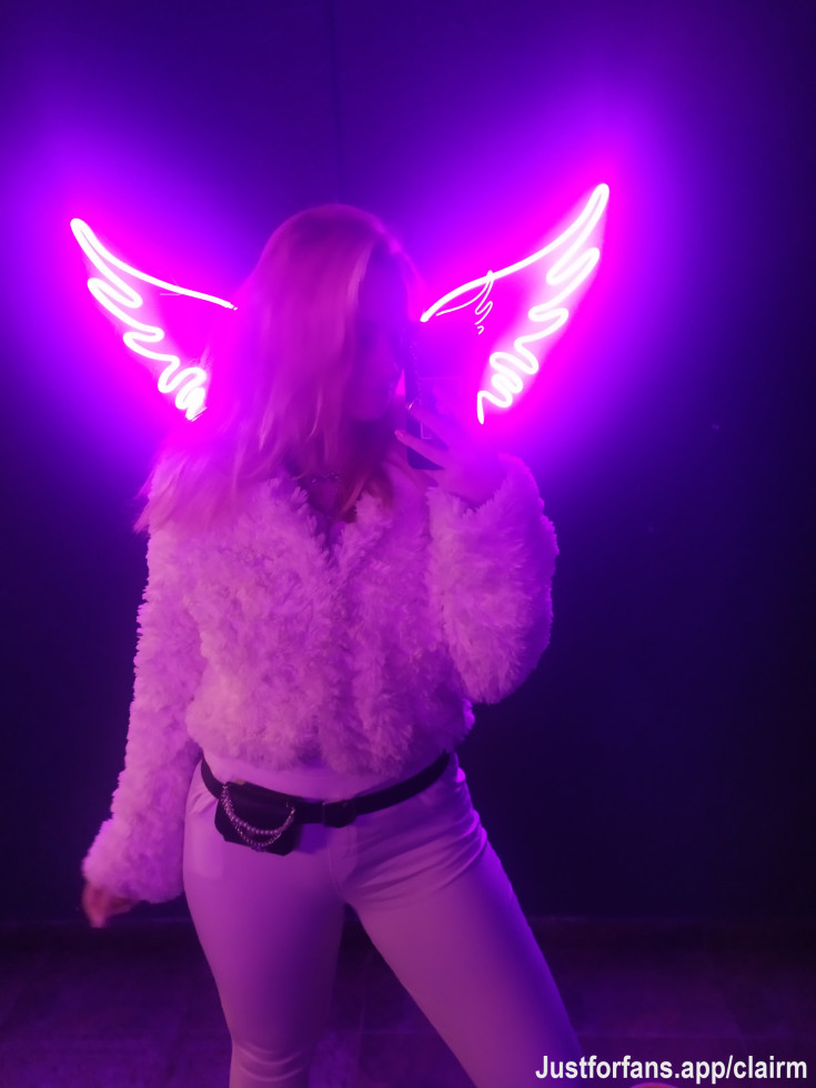 If you arent in my DM youre missing out! i have hot vibeee! Come and see! 😼