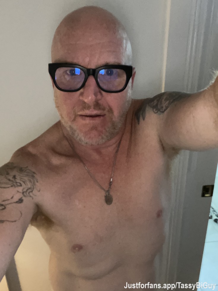 Hi all. I’ve just joined on here and new to showing off. I’m a married mostly straight guy starting to become bi curious. I’ve recently had an amazing experience where a mate and another guy spit roasted me and both came in my ass. 
I’ve got a craving for cock now