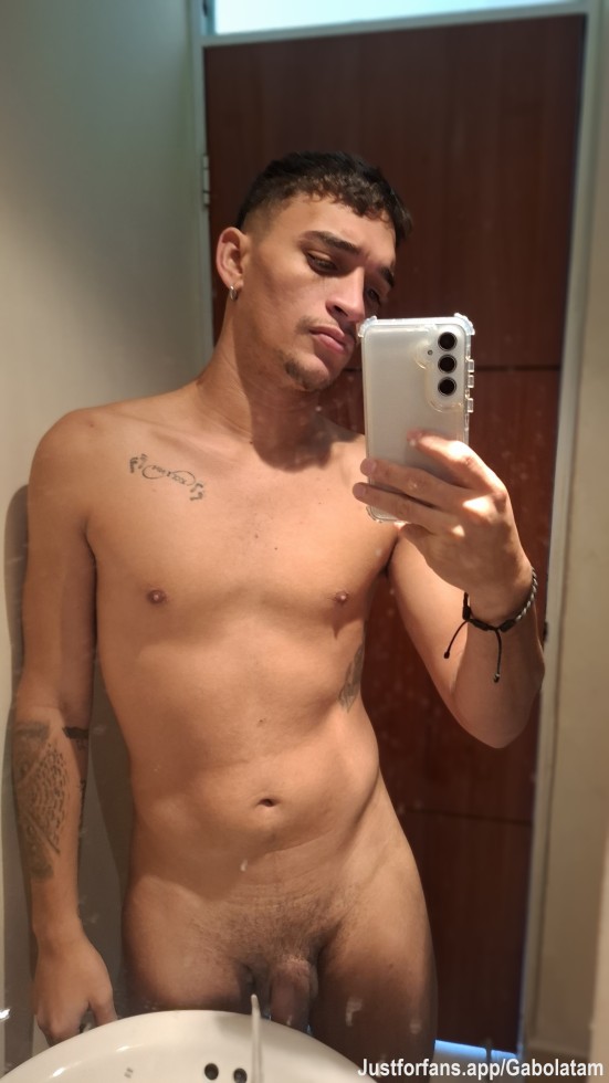 Follow me, I have a 20cm cock for you. 

Sígueme tengo una verga de 20cm para ti