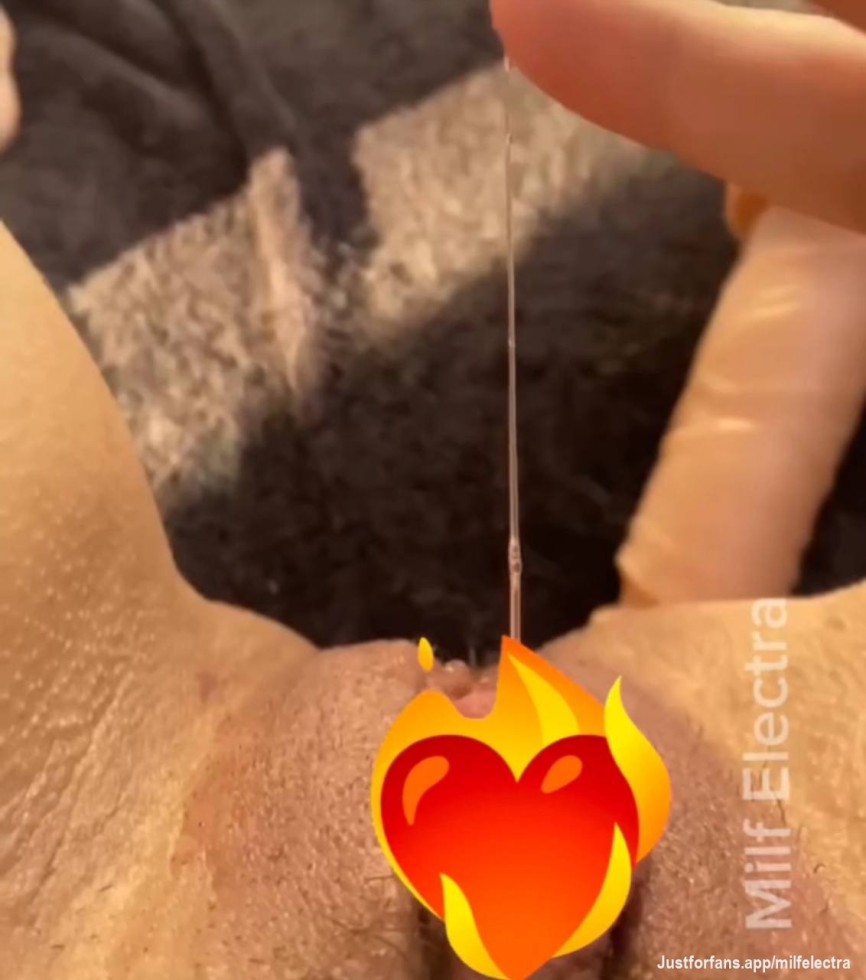 Loves, yesterday I recorded a delicious JOI video… I got so turned on… 💦💦💦 Just imagining you jerking off nice and hard for me 🥵💦 I’ll post the video next week 😈.