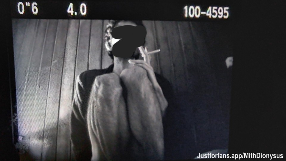 A foto aberta e eu escondido 
Mimos explicitos