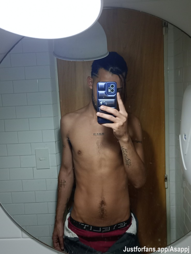 En el trabajo también me pongo caliente 😝🫣
.
.
.
.
.
I always get horny at work 😝🫣