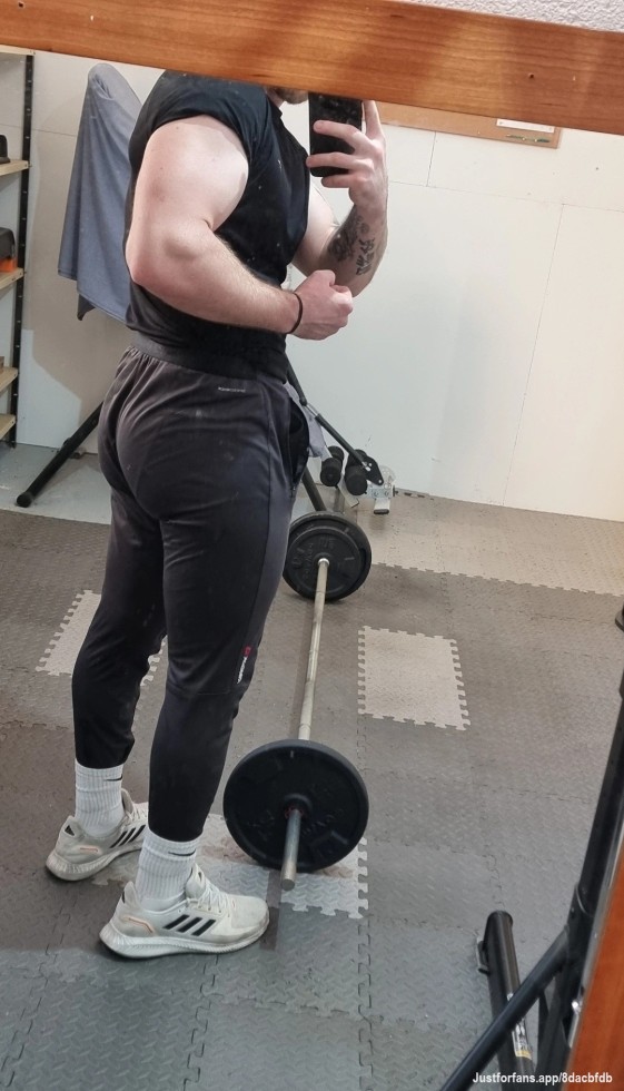 Que os gusta mas, 💪🏻 o 🍑? Si quieres mas suscribete💦

What do you like more, 💪🏻 or 🍑? If you want more, subscribe💦