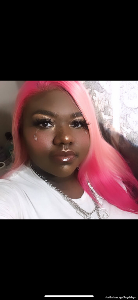 Hair Pinker Than My Pussy !!! 💕
             Steps on Balls 👠