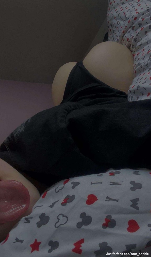 Naked in bed 🛌 join me 😉