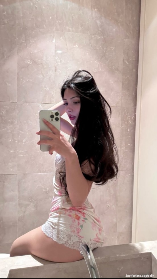 If you want to see what's hiding under my clothes, just subscribe 💋