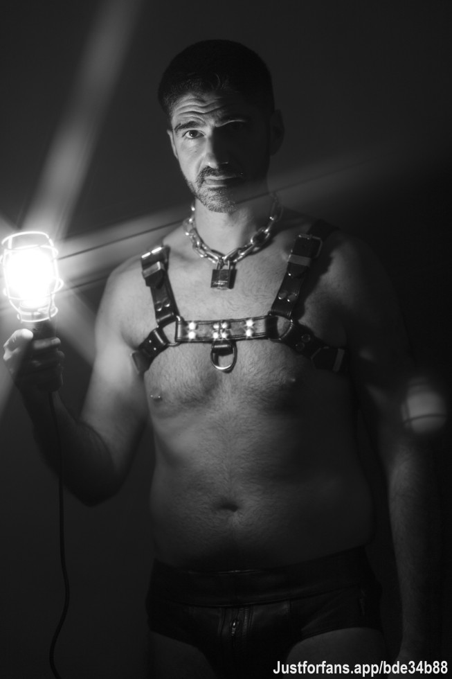 Meet me in the dark room 😈🔥⛓️🖤