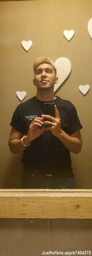 Hello World

A quick selfie before taking the kids to the Shakespeare Festival.