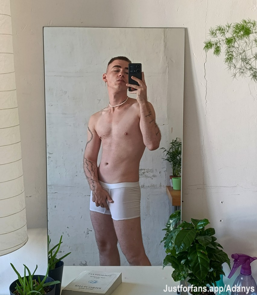 You can call me Adanis. 
I'm from Russia, St. Petersburg, 25. 
I'm a choreographer, tarot reader, and much more. If you'd like, I can read your tarot, or maybe do something else. 

Subscribe and message me, I'll be waiting) 

#guy #gay #taro #man #russian #vers