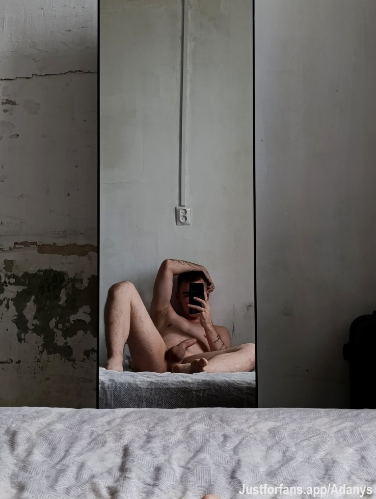 This photo is all over the place, take a look... 

And follow me if you want to see more) 

#guy #taro #russian