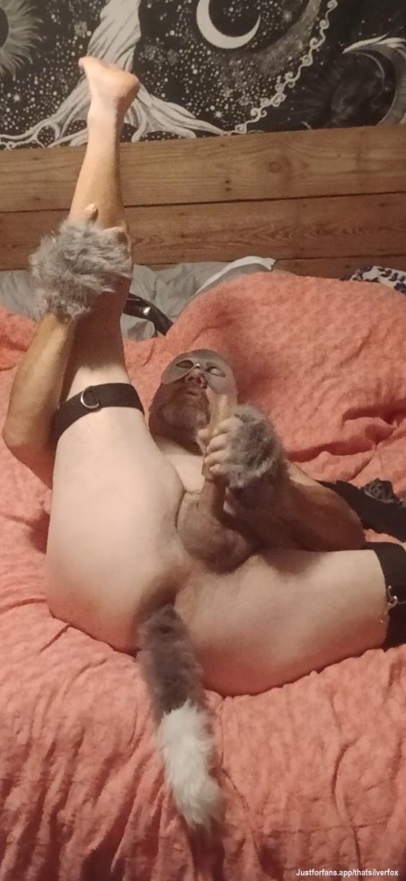 Oooh baby its cold outside 😩 
Cum and warm me up?