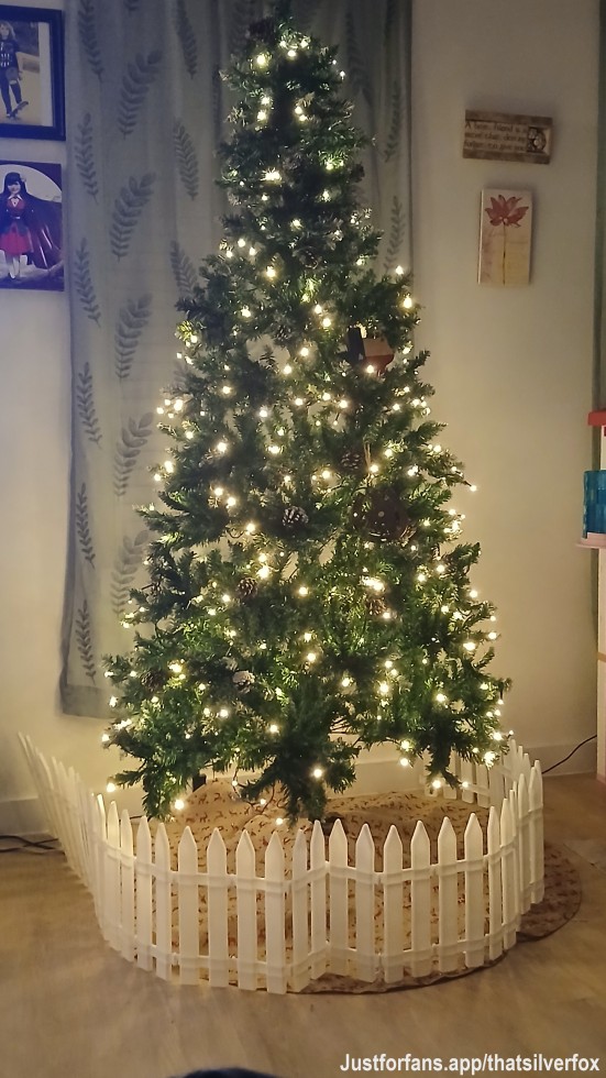 Can you CUM and help me decorate my Christmas tree?  🎄