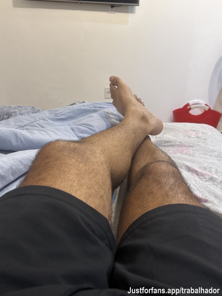 Hoje cheguei mortinho do trabalho… os meus pés estão daquele jeito…