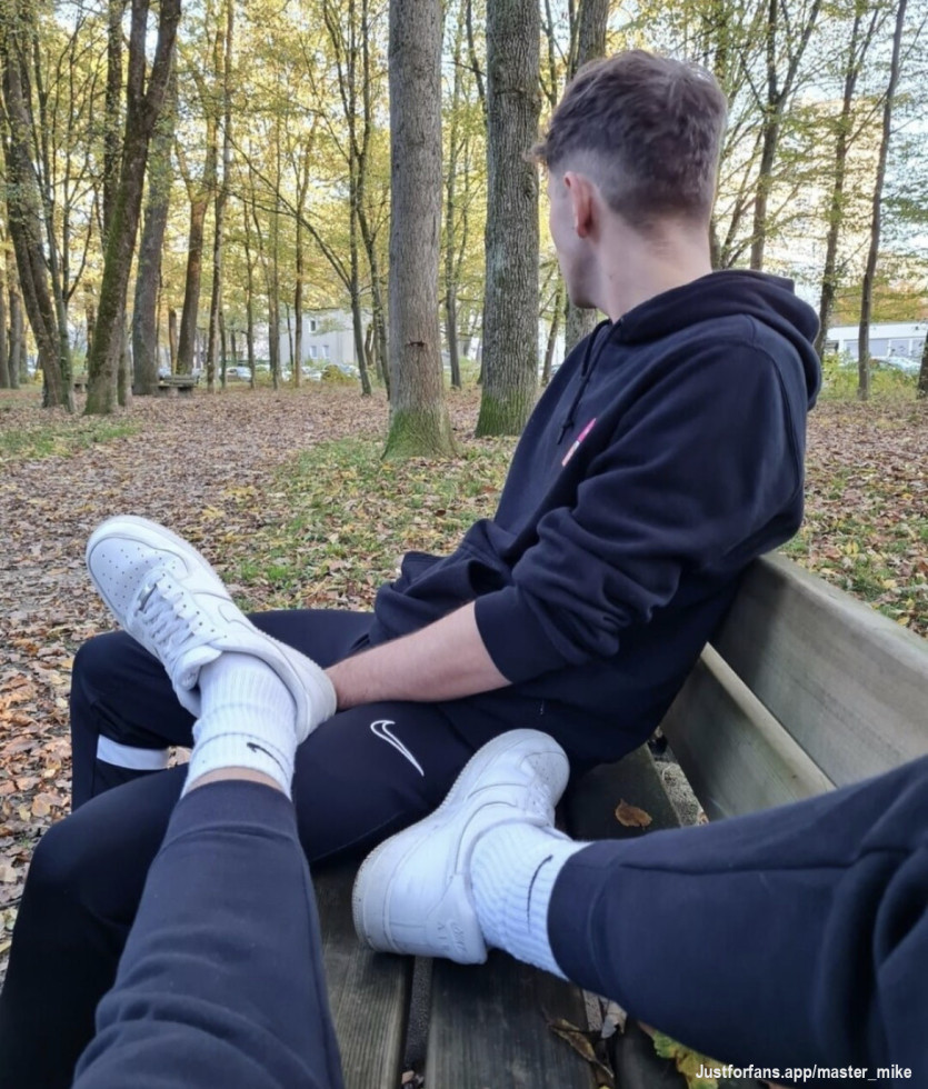 Serving in public 🥵